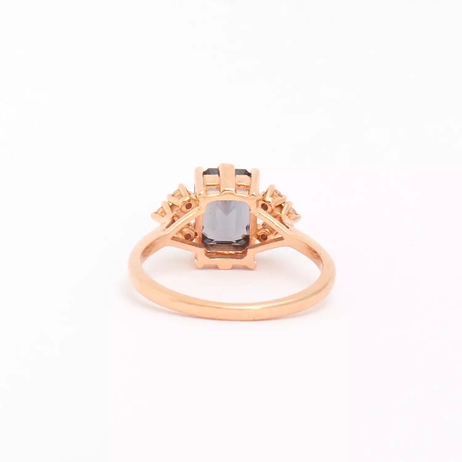 1.70 ct Grey Spinel Bea Arrow Ring