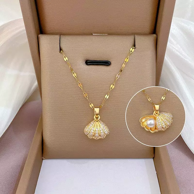 Korean style diamond-encrusted fashionable shell pearl necklace