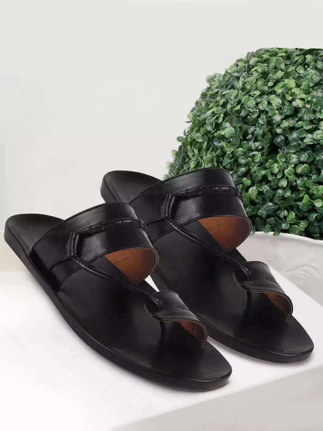 Men Black Slip On Stylish Toe Ring Slippers