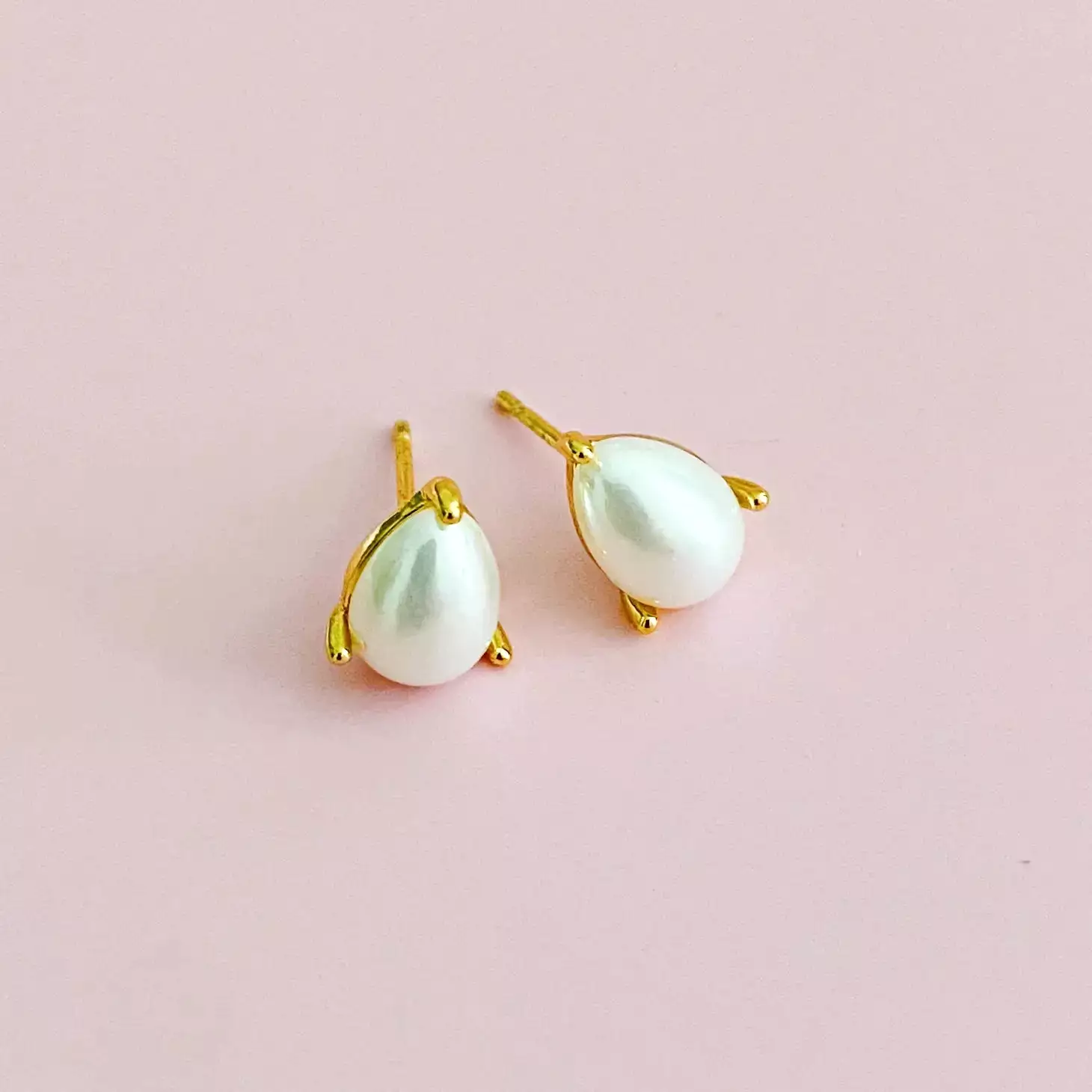 So Classy Teardrop Pearl Stud Earrings