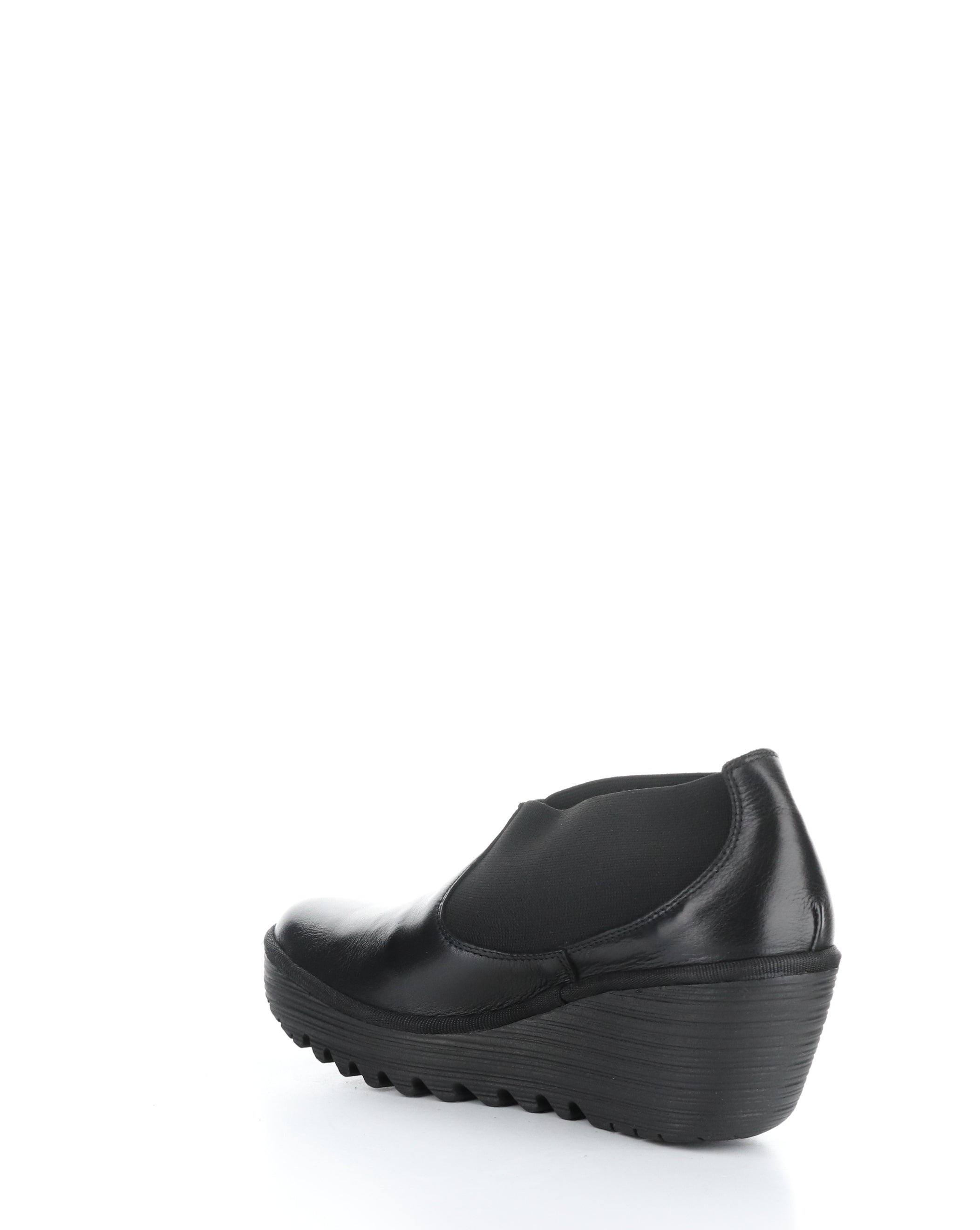 YIFY447FLY 000 BLACK Round Toe Shoes